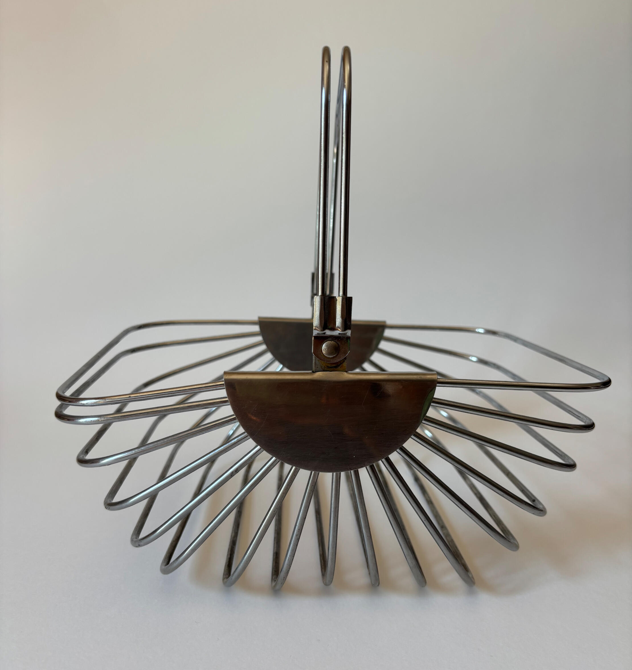 Vintage wire basket Vintage mid century wire basket